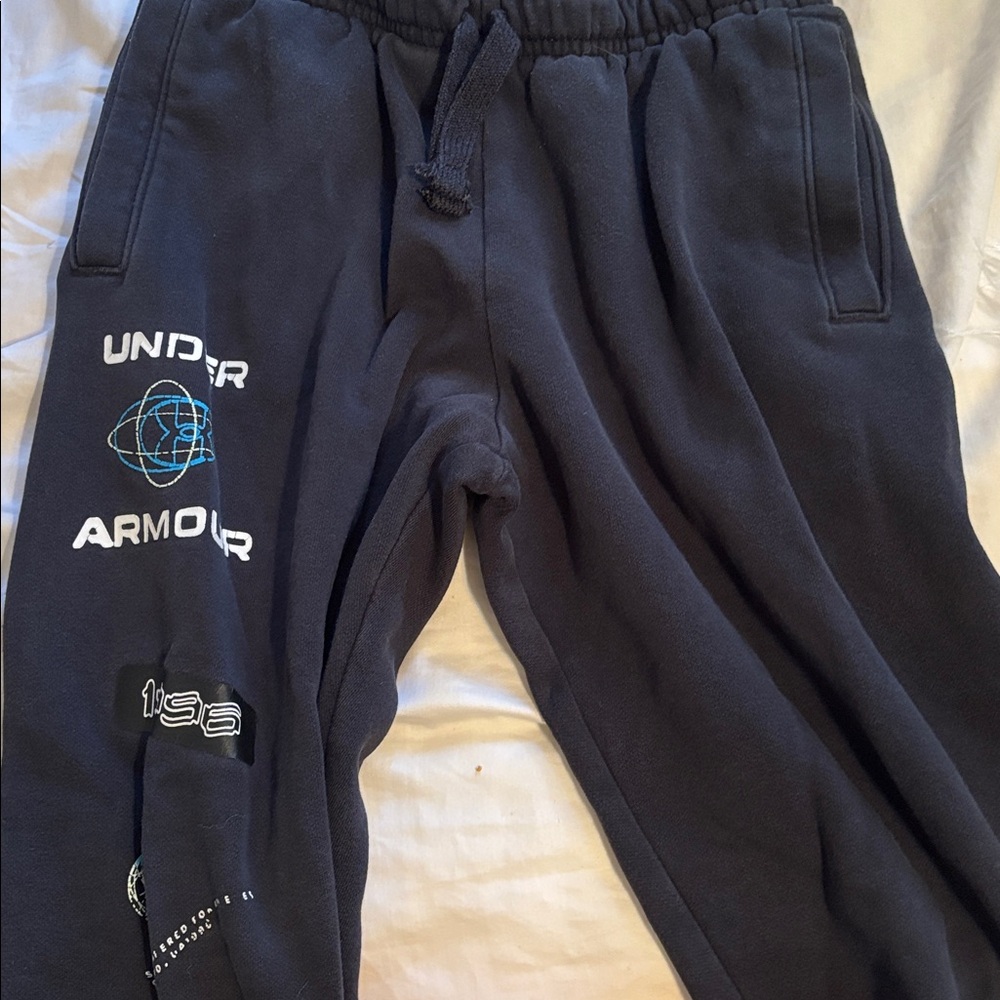 BoysUnder Armour Black jogger Sweatpants with Logo